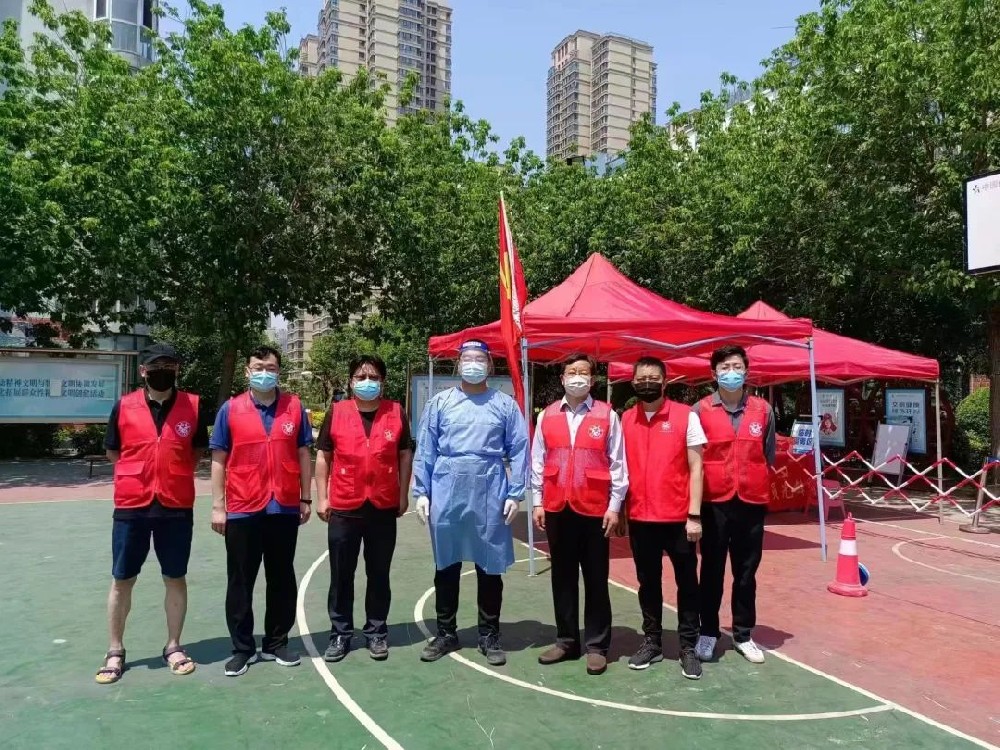 【黨建園地】服務(wù)核酸檢測，爭當(dāng)防疫先鋒│鄭投產(chǎn)業(yè)園黨員志愿者積極參與社區(qū)疫情防控志愿服務(wù)活動