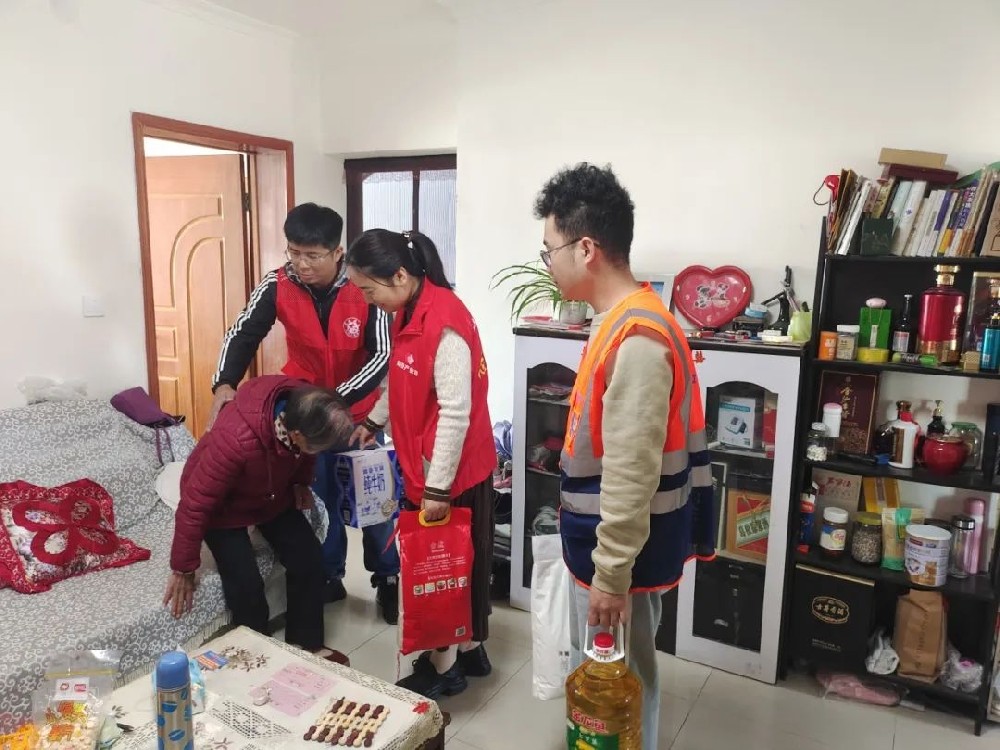 【精神文明建設(shè)】情系桑榆 愛(ài)暖重陽(yáng)│鄭投產(chǎn)業(yè)園公司組織開(kāi)展“孤老不孤 空巢不空”志愿服務(wù)活動(dòng)