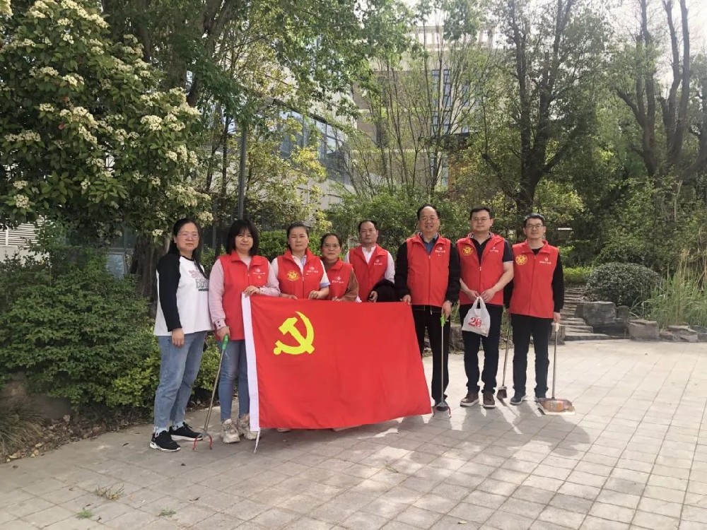 【黨建園地】鄭投產(chǎn)業(yè)園黨支部開展愛國(guó)衛(wèi)生志愿服務(wù)活動(dòng)