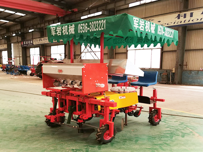 牽引式秧苗移栽機