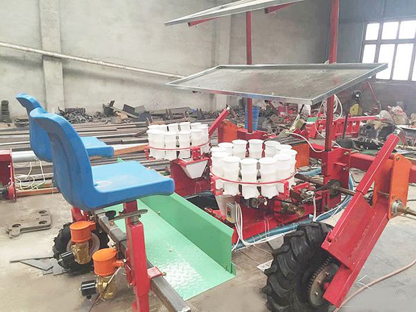 牽引式兩行辣椒移栽機